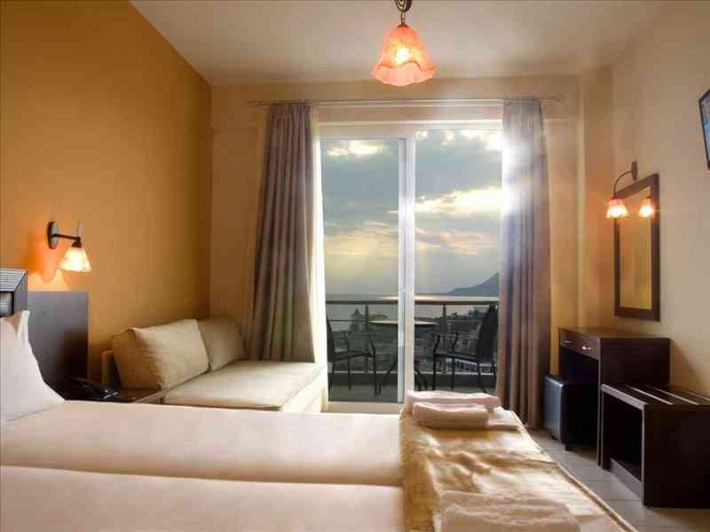 9 Queens Hotel, о. Евия