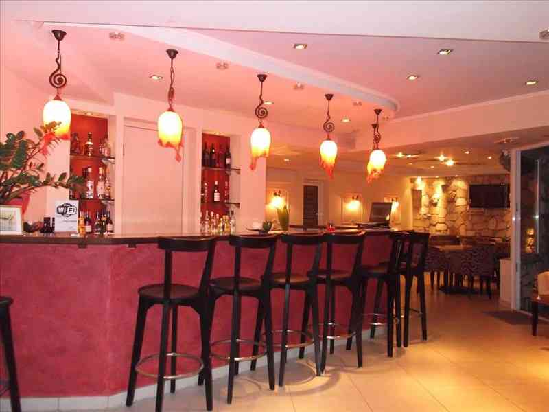 9 Queens Hotel, о. Евия