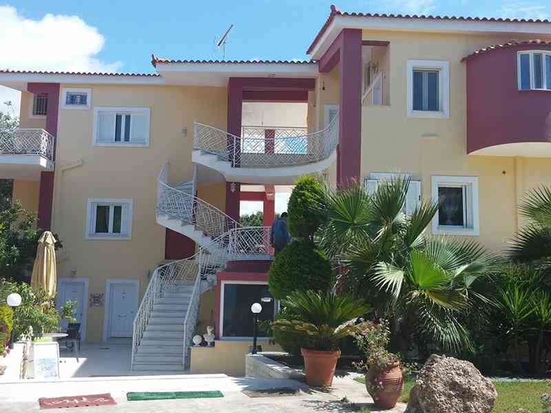 Irida Resort Suites, Месения