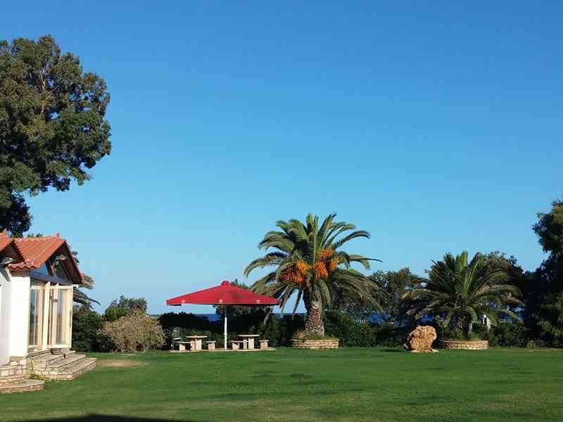 Irida Resort Suites, Месения