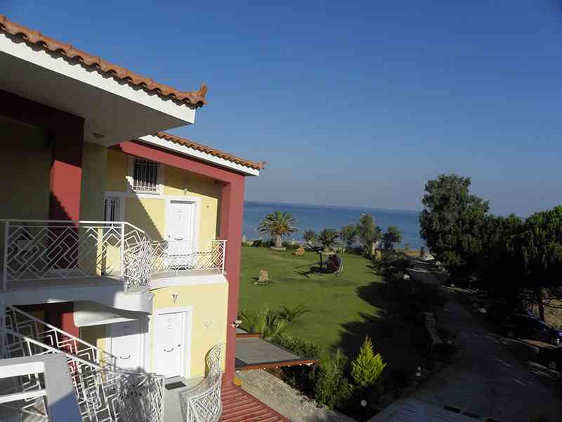 Irida Resort Suites, Месения