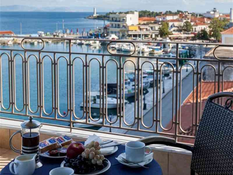 Pantheon Hotel, Лакония