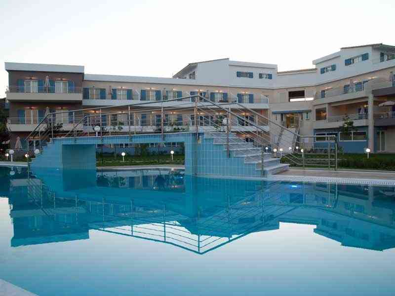 Paradise Resort Finikounda, Месения