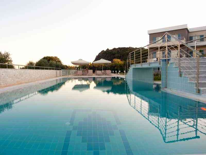 Paradise Resort Finikounda, Месения