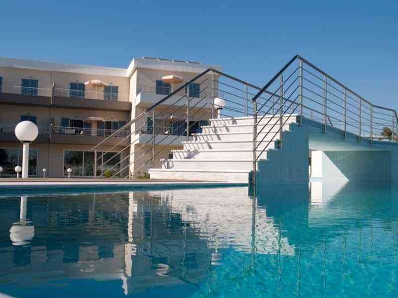 Paradise Resort Finikounda, Месения