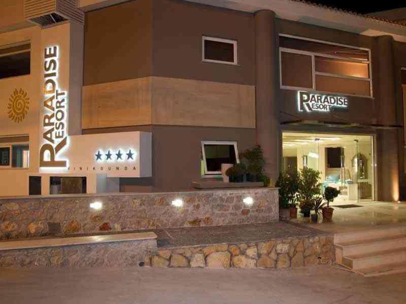 Paradise Resort Finikounda, Месения