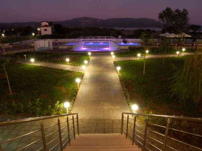 Paradise Resort Finikounda, Месения