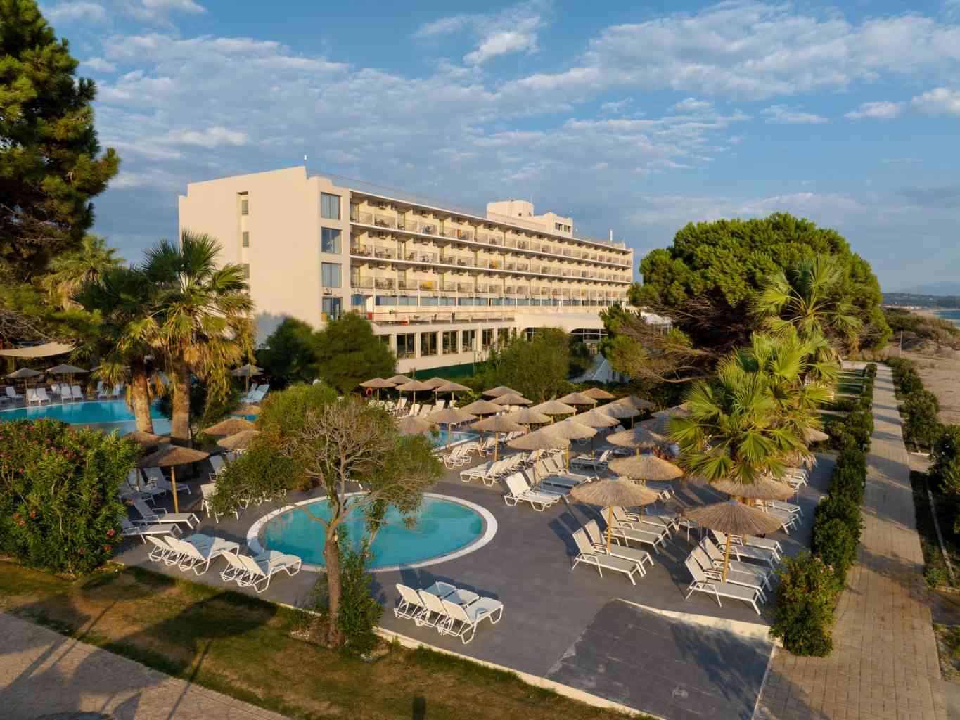 Ninos Grand Beach Resort, Превеза