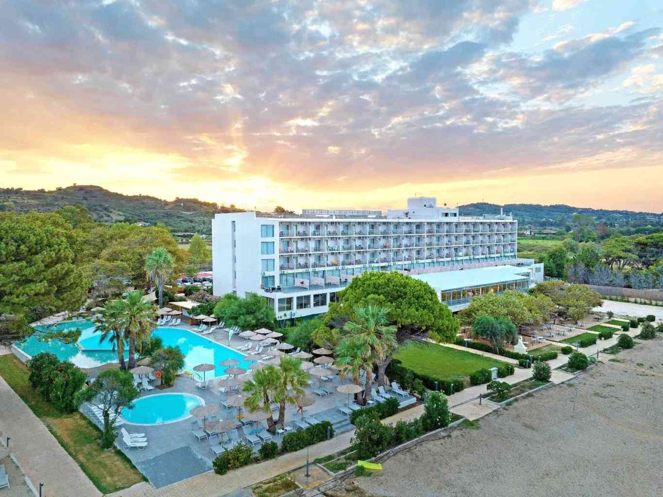 Ninos Grand Beach Resort, Превеза