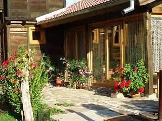 Къщи за гости Кандафери - Елена