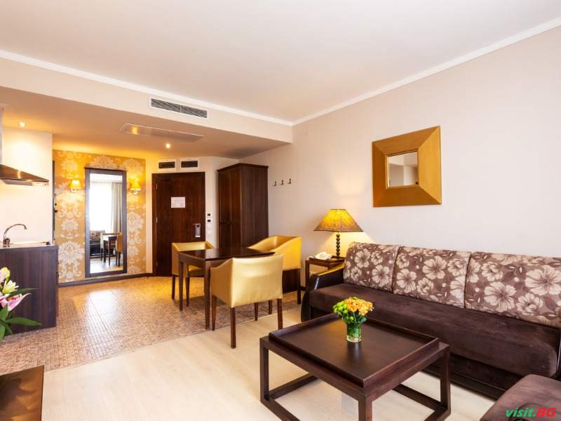 Барсело Роял Бийч, Слънчев бряг 19