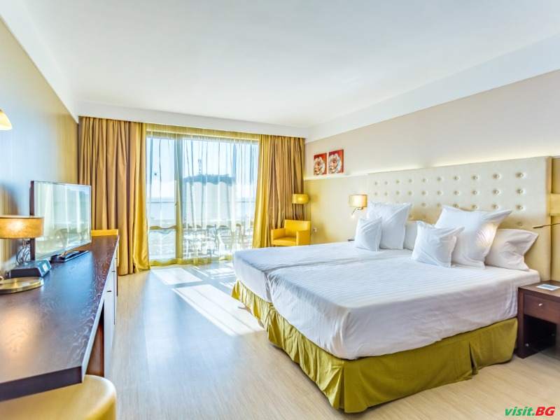 Барсело Роял Бийч, Слънчев бряг 15