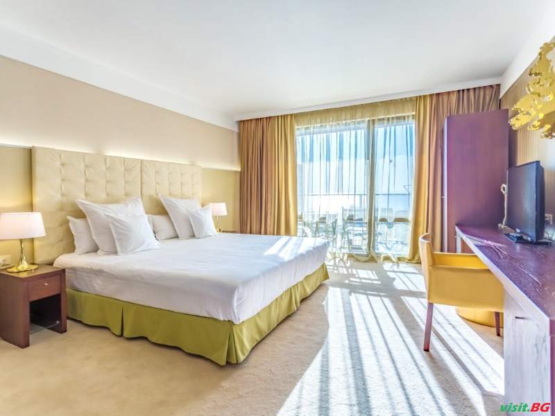 Барсело Роял Бийч, Слънчев бряг 12