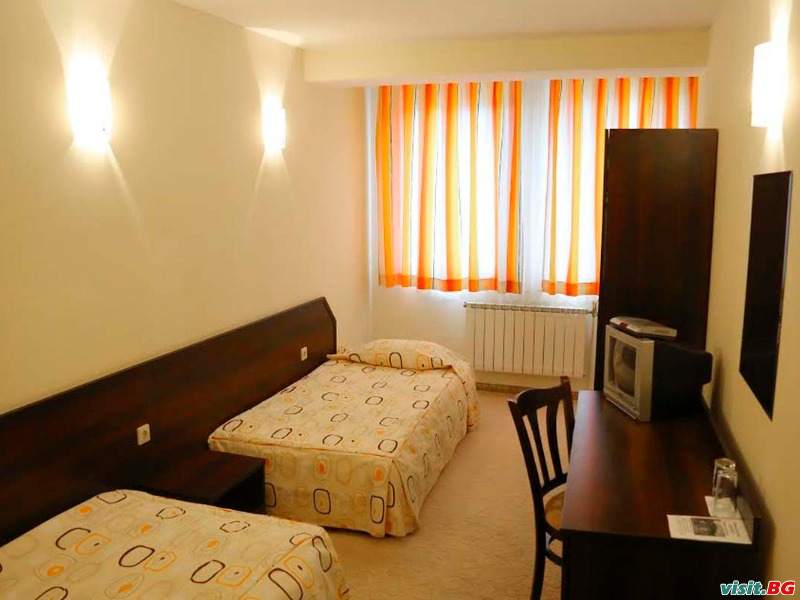 Кипарис, Враца 6