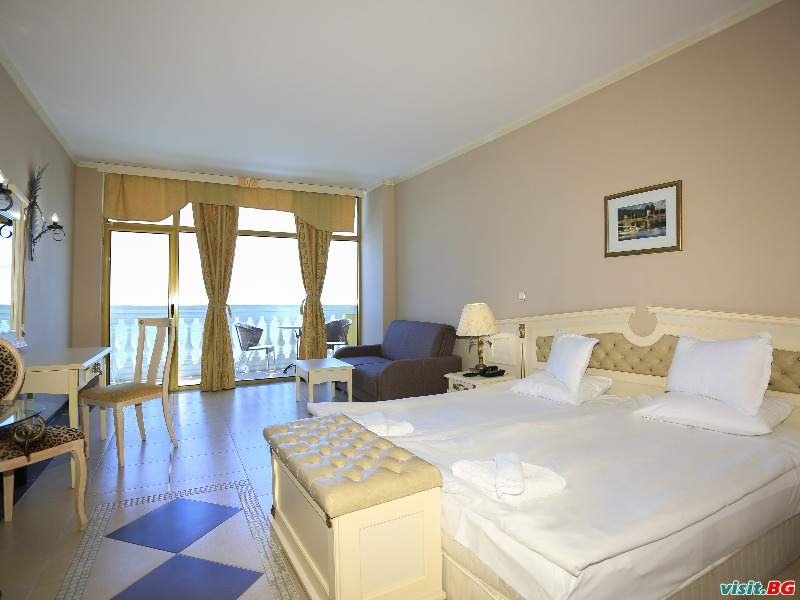 Империал палас, Слънчев бряг 36