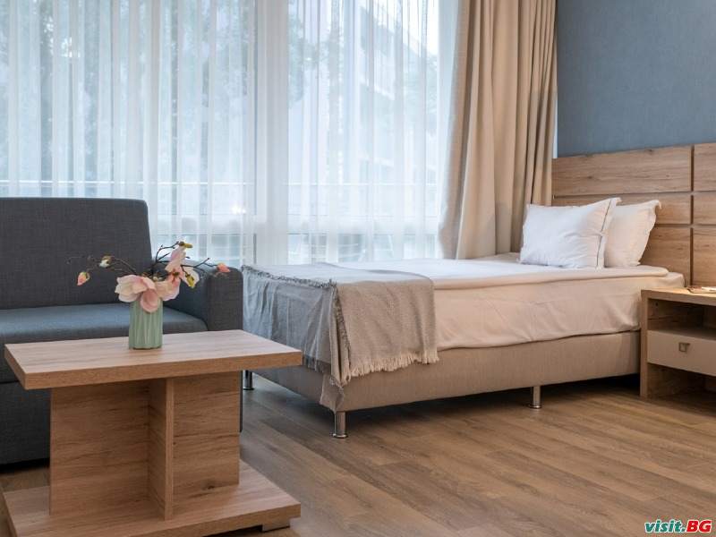 Хотел Нептун Бийч, Слънчев бряг 9