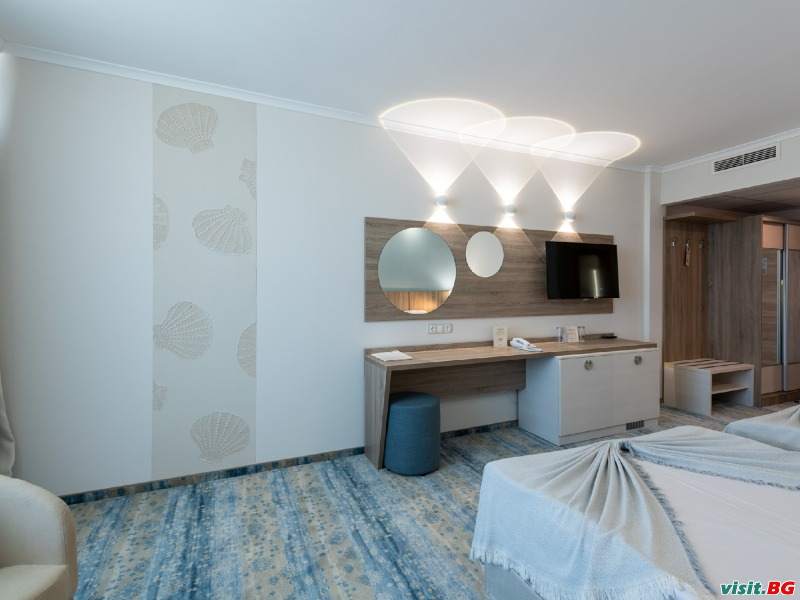 Хотел Нептун Бийч, Слънчев бряг 13