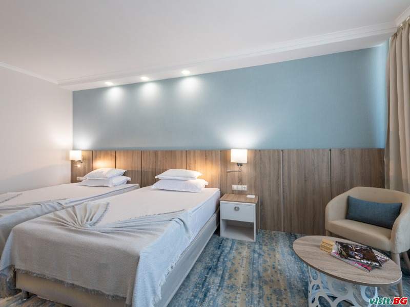 Хотел Нептун Бийч, Слънчев бряг 12