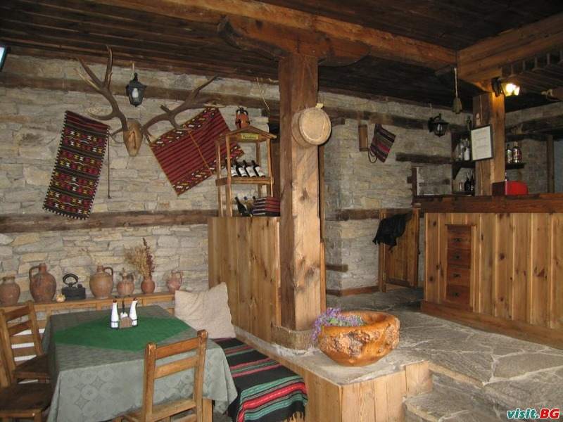 Бялата къща, с.Ковачевица 10