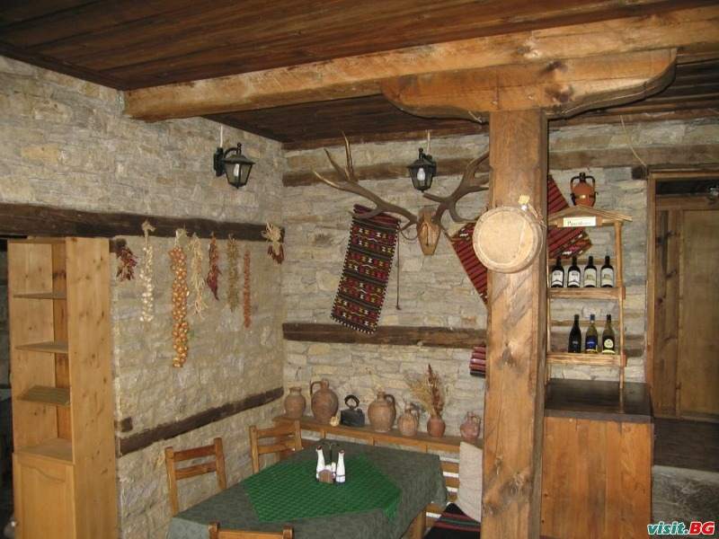 Бялата къща, с.Ковачевица 6