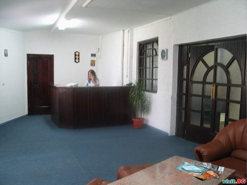 Хотел Шатев, Разлог