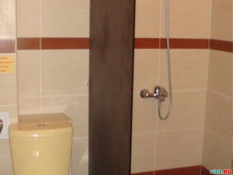 Хотел Сватовете, Априлци 15