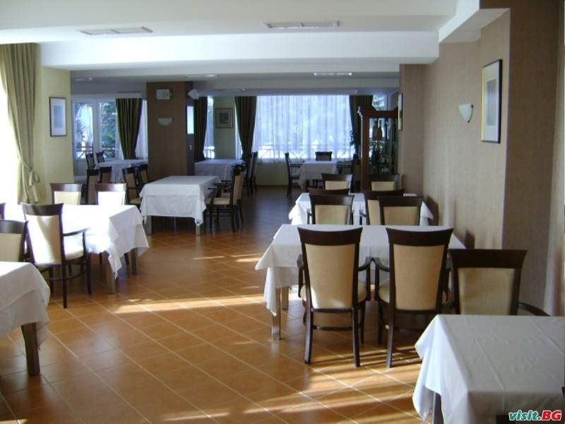 Хотел Трещеник, Якоруда