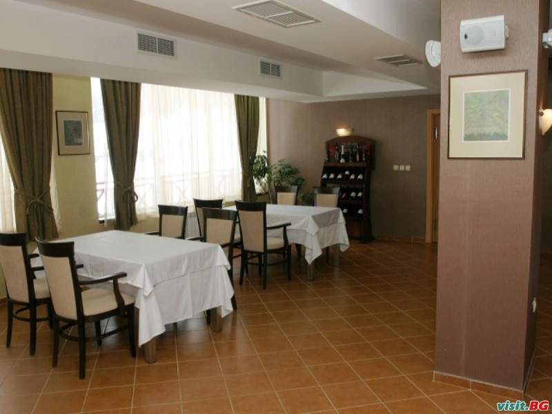 Хотел Трещеник, Якоруда