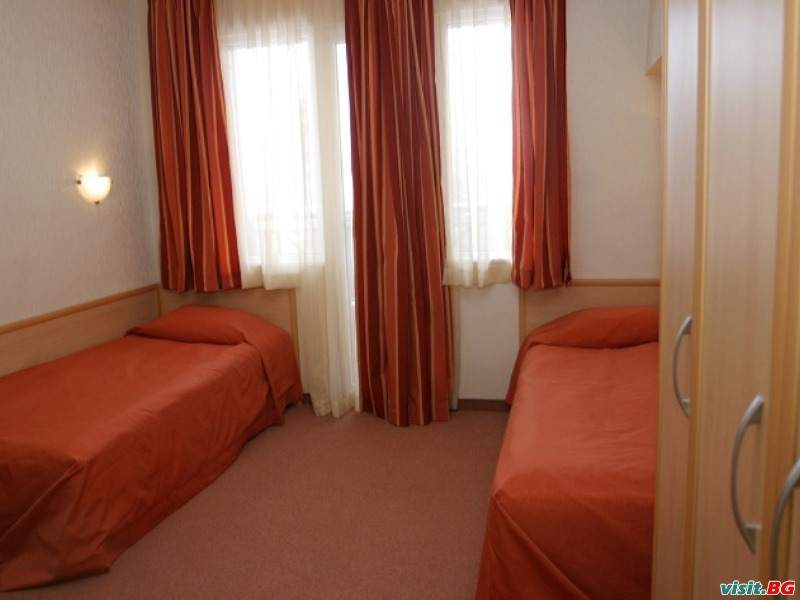 Хотел Трещеник, Якоруда