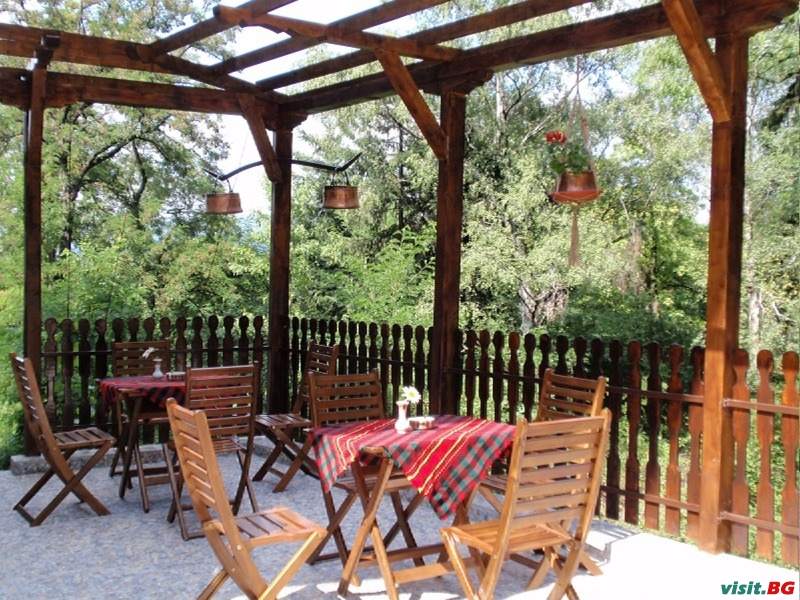 Хотел Емали, Сапарева баня 8