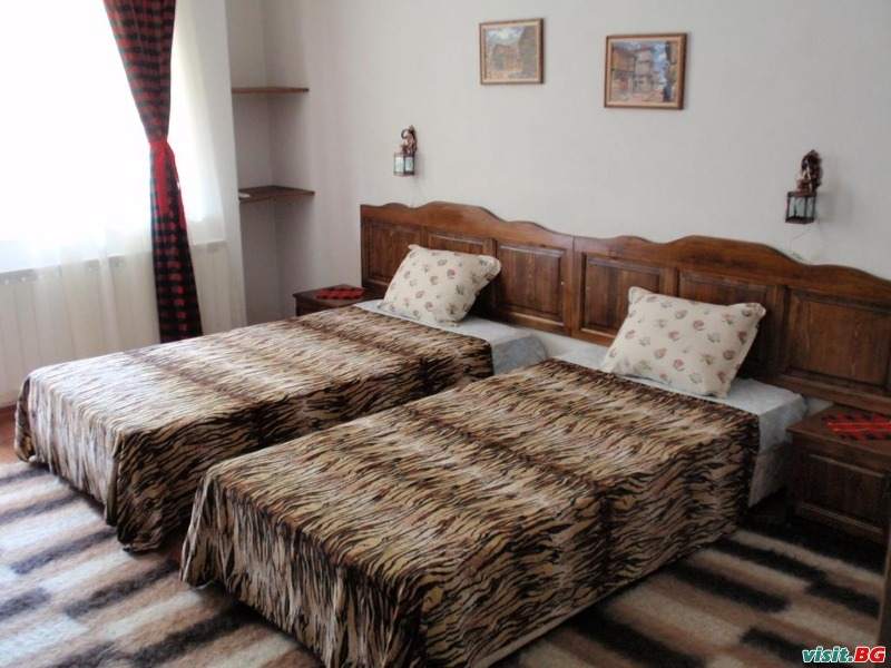 Хотел Емали, Сапарева баня 13