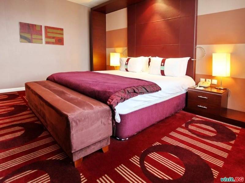 Holiday Inn Sofia, София 12