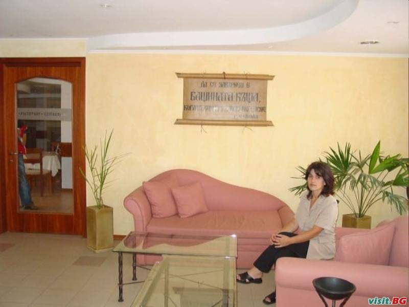 Бащина къща, Копривщица