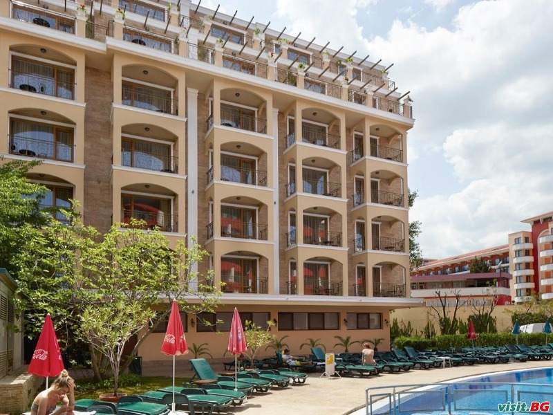 Мена Палас, Слънчев бряг