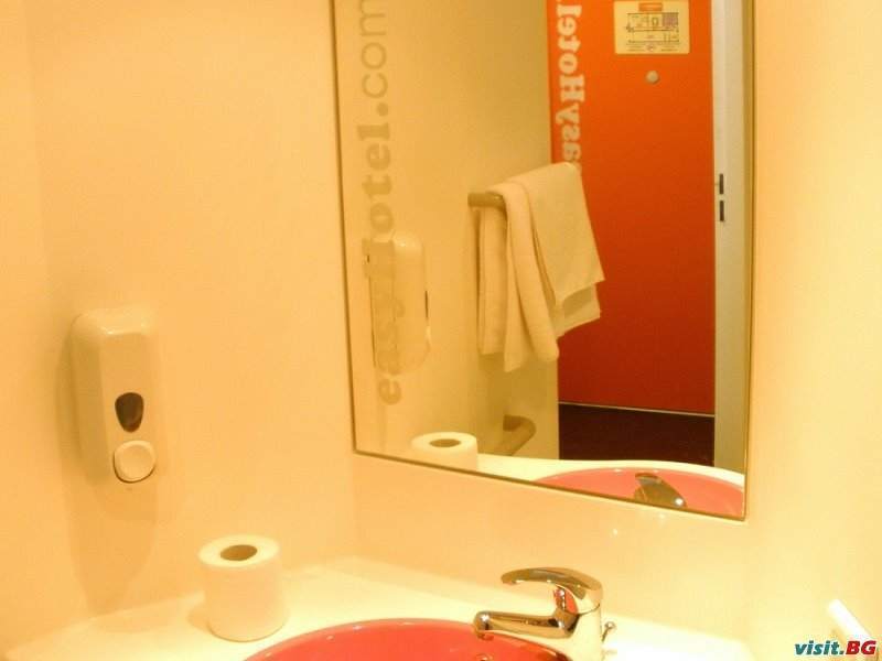 easyHotel Sofia - Low Cost, София 5