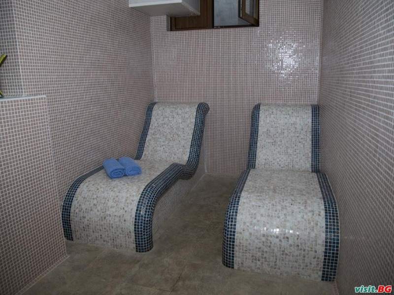 Хотел Емали Грийн, Сапарева баня 10