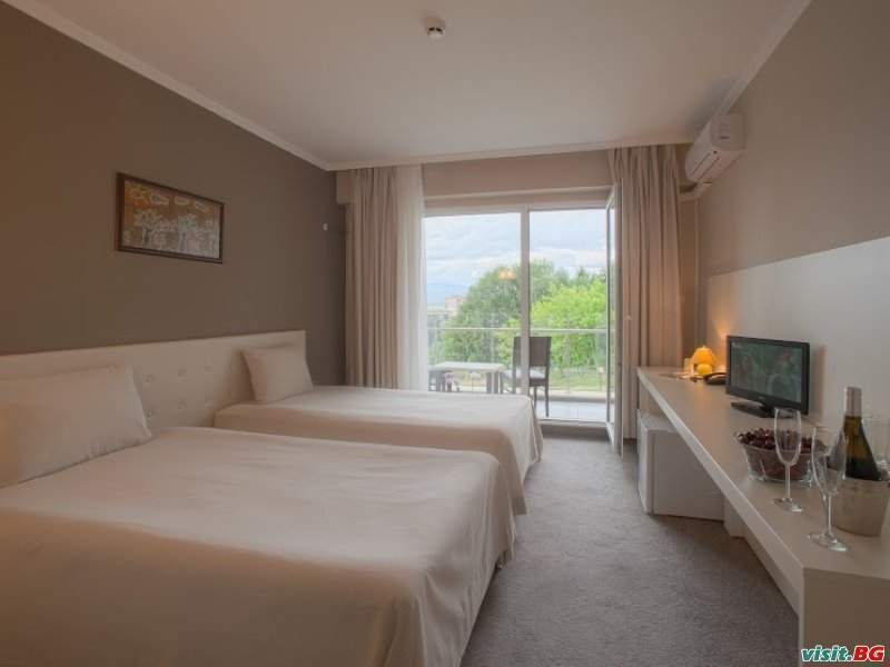 Парк хотел Кюстендил, Кюстендил