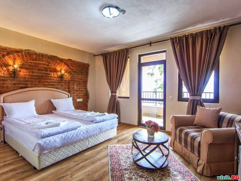 Валентина Касъл хотел, с.Огняново