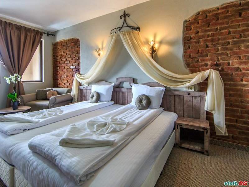 Валентина Касъл хотел, с.Огняново