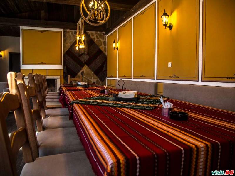 Къщи за гости Ред Хаус, Копривщица 31