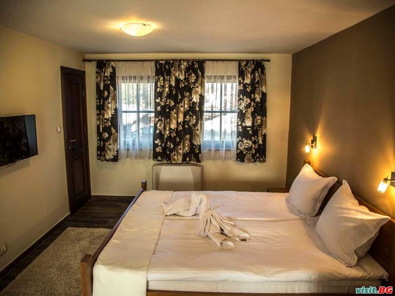 Къщи за гости Ред Хаус, Копривщица 26