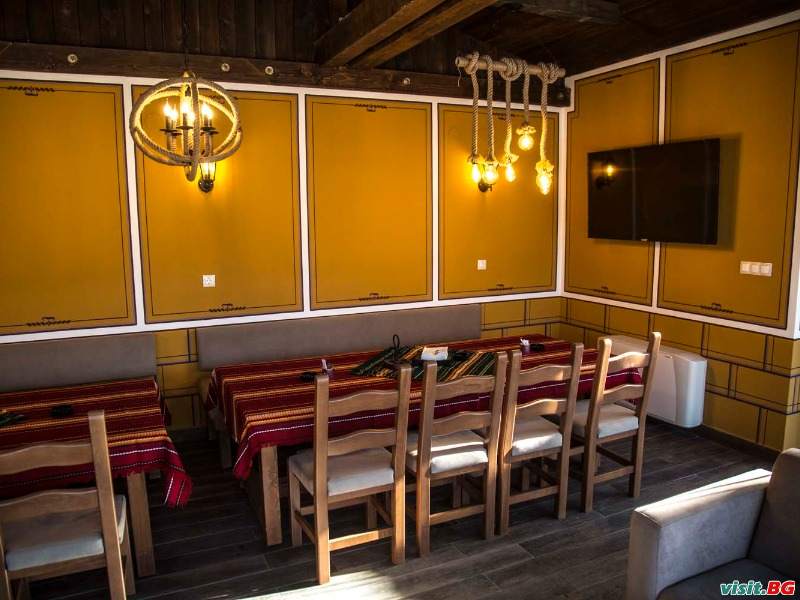 Къщи за гости Ред Хаус, Копривщица 35