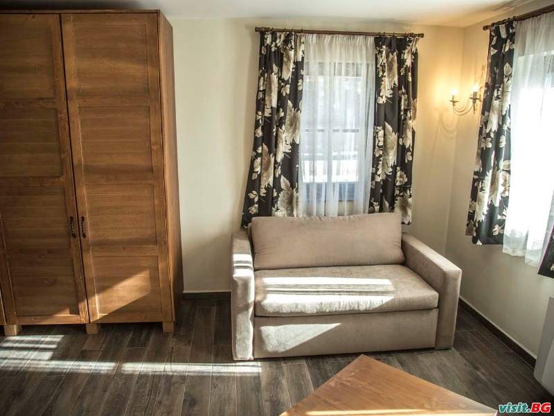 Къщи за гости Ред Хаус, Копривщица 38