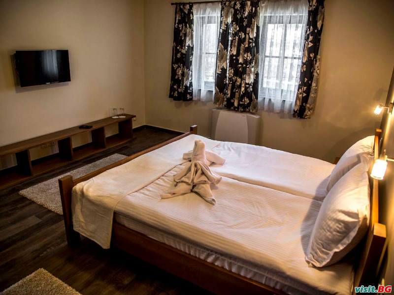 Къщи за гости Ред Хаус, Копривщица 40