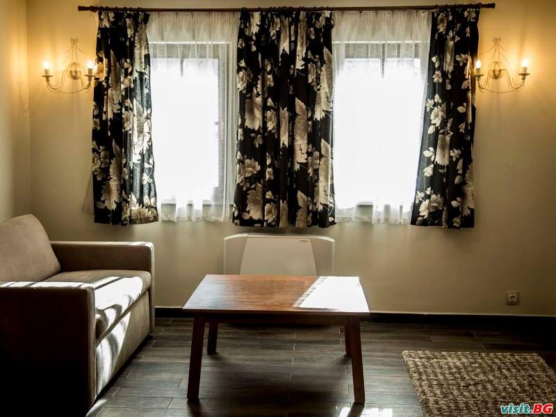 Къщи за гости Ред Хаус, Копривщица 41