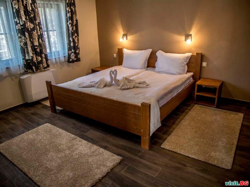 Къщи за гости Ред Хаус, Копривщица 43