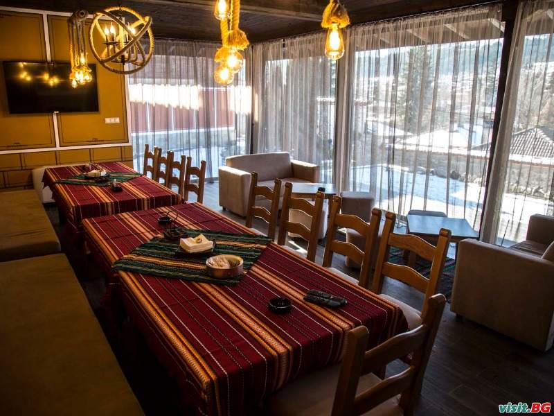 Къщи за гости Ред Хаус, Копривщица