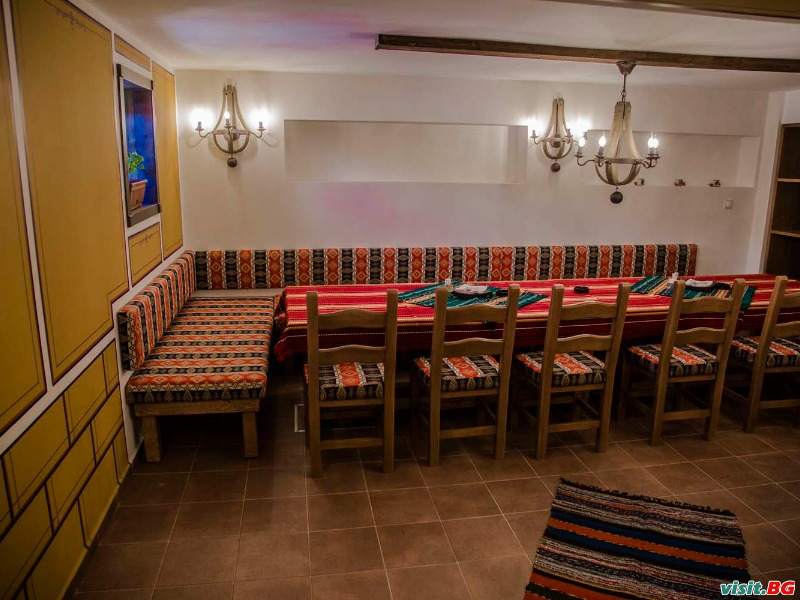 Къщи за гости Ред Хаус, Копривщица