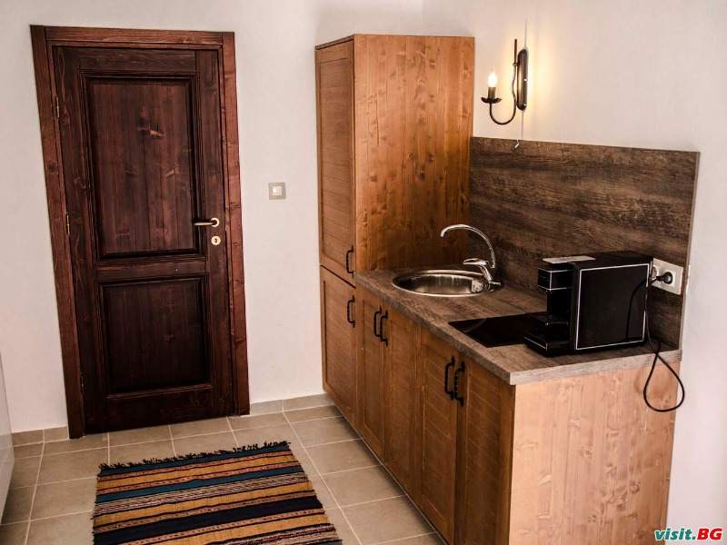 Къщи за гости Ред Хаус, Копривщица 18