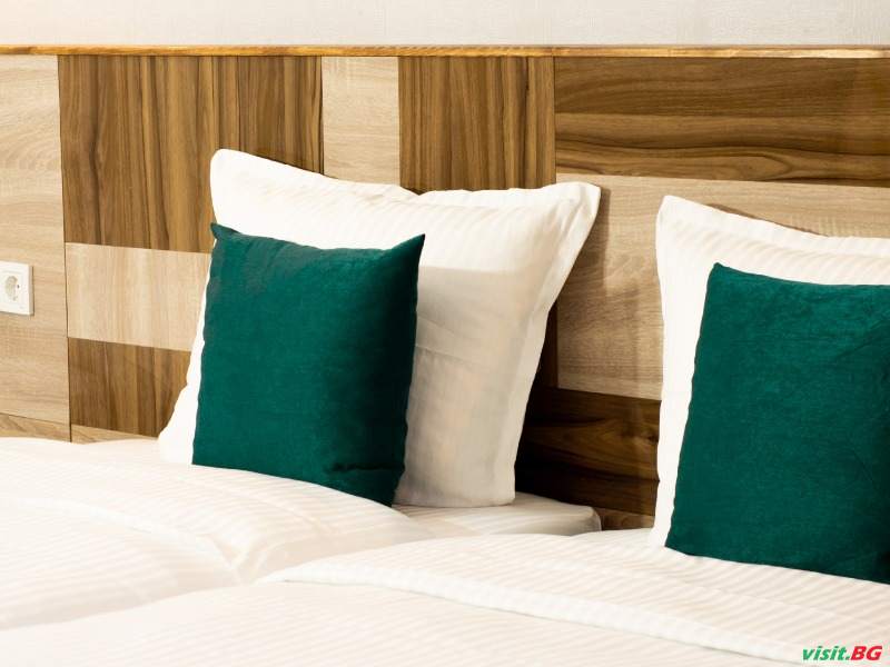 Семеен хотел Бонжур, Панагюрище 12